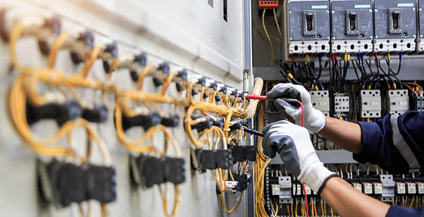 Professional Electrician technician working in Lake Holiday, IL